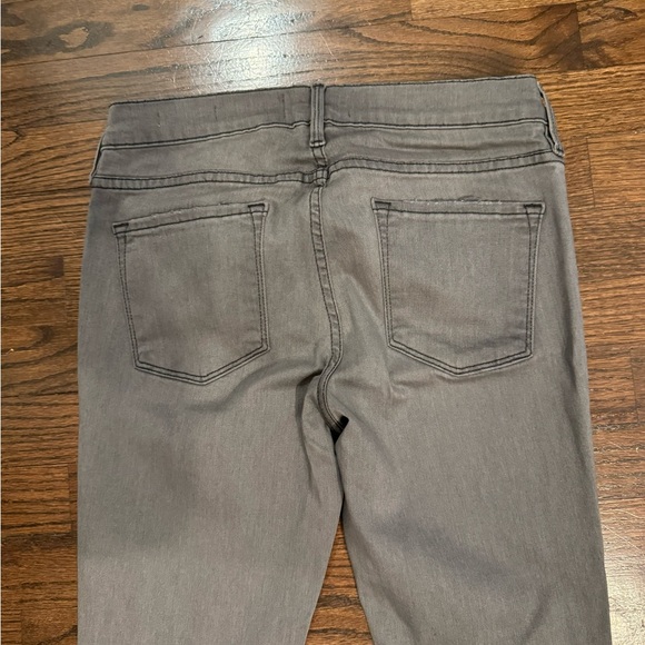 FRAME Le Skinny de Jeanne Distressed Jean - Picture 5 of 6